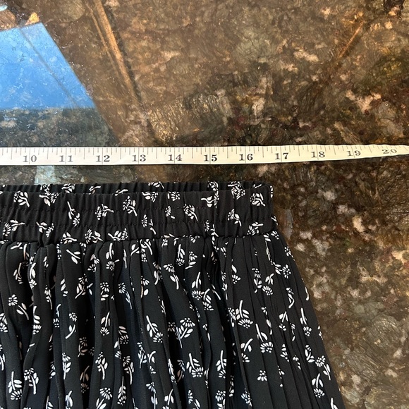 Vintage Talbots Accordian Pleated floral Maxi Skirt. elastic waist. EUC. 18. - Picture 8 of 11